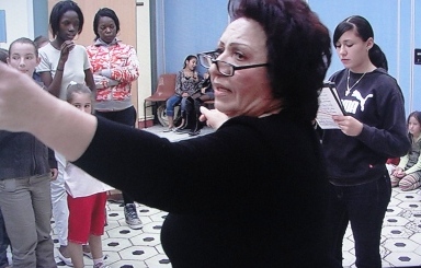 Gayané Hovhannisyan, avec les enfants de l'Estaque