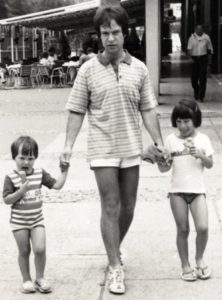 15. Avec mes deux filles chéries, Géraldine et Katya.